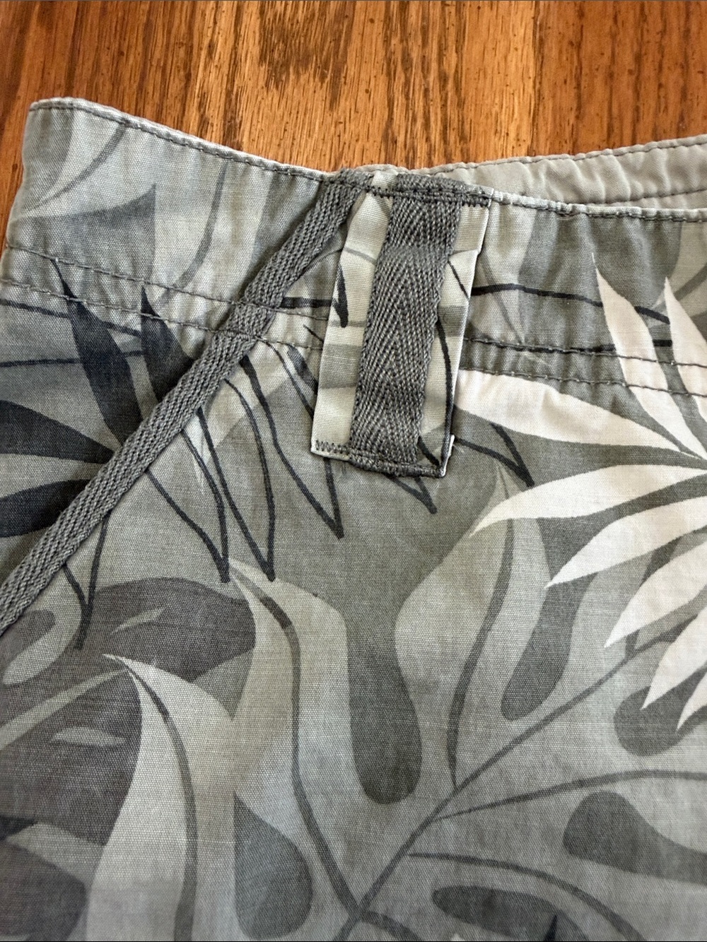 Leaf-Print Cargo Shorts in Olive and Gray - Casual Women's Shorts - Picture 5 of 11